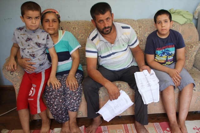 Antalya'da kağıt toplayıcılığıyla geçimini sağlayan aile, hasta çocuklarının tedavisi için mücadele ediyor.