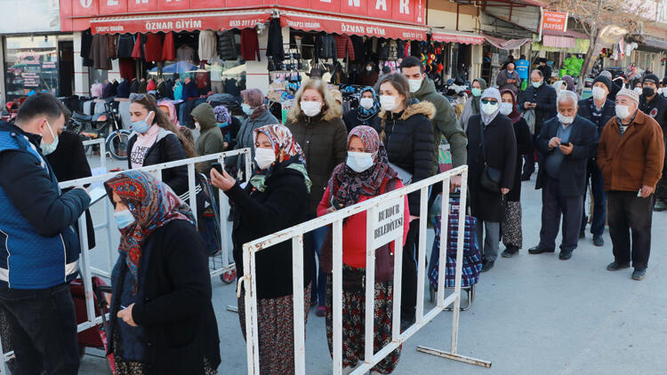 Türkiye'nin illerindeki son durumun risk haritasında tek tek açıklamasının ardından Burdur'un da 'çok yüksek riskli' iller arasında yer aldığı ortaya çıkmıştı. Burdur'un çok yüksek riskli iller kategorisinde yer alması kent sakinlerini de hayal kırıklığına uğrattı.