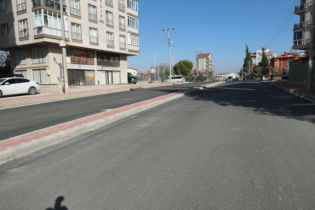 Burdur'da Yol açma ve asfalt çalışmaları tüm hızıyla devam ediyor