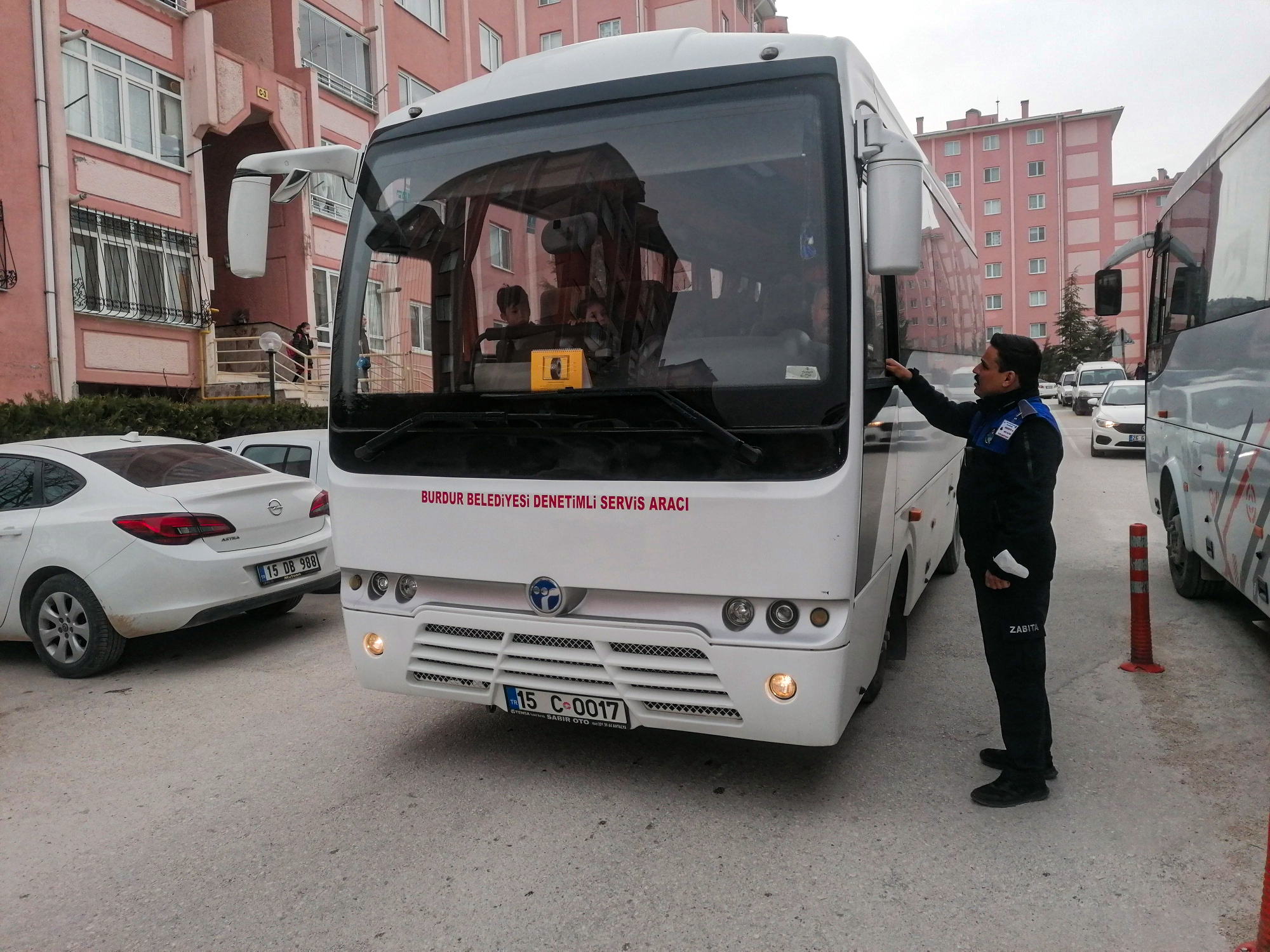 Zabıtalar servis araçlarını denetledi (3).jpeg