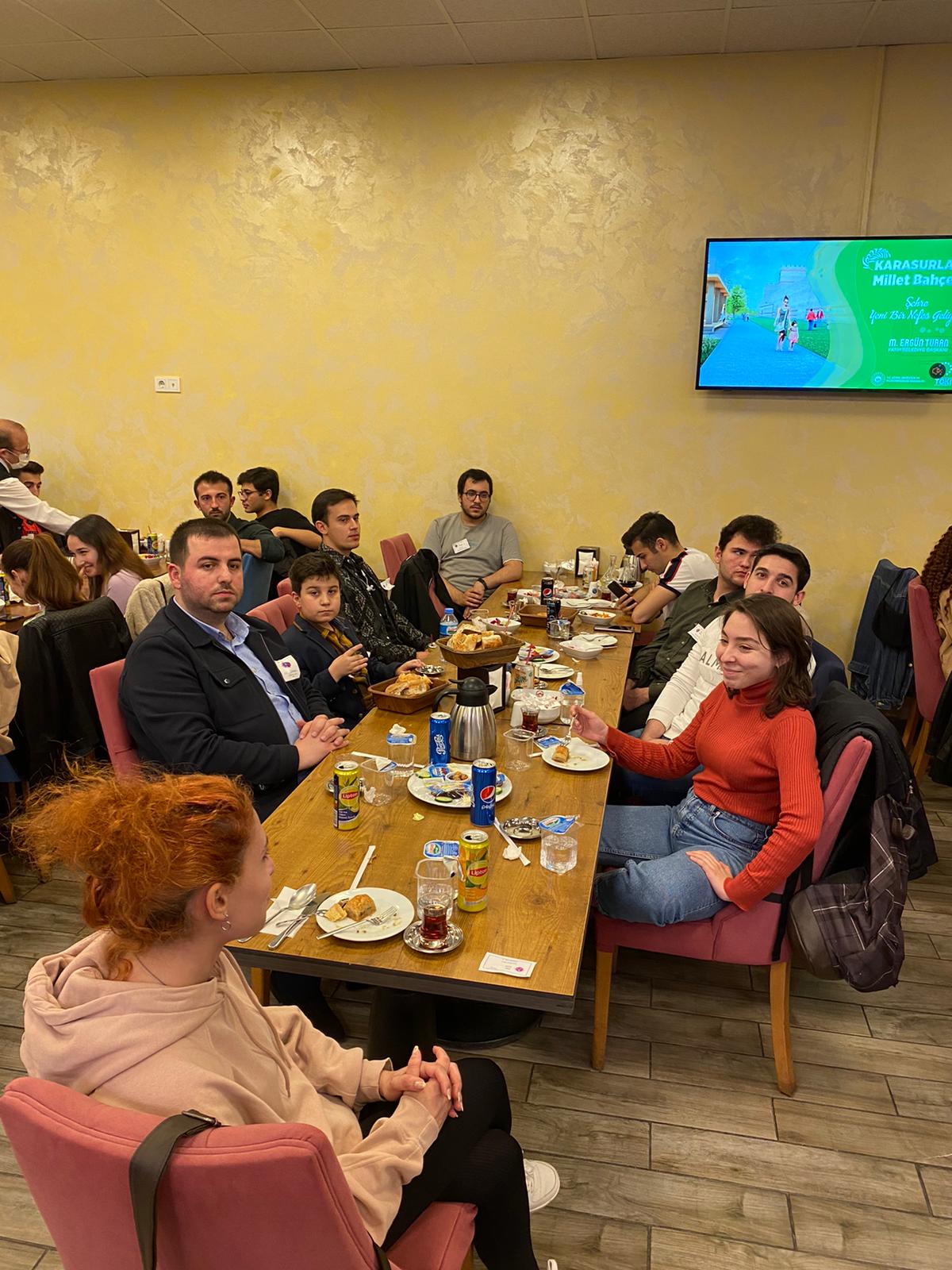 2022 Nisan 22 Burdurlu Öğrencilerimizle İftar Emre (4) (1).jpg