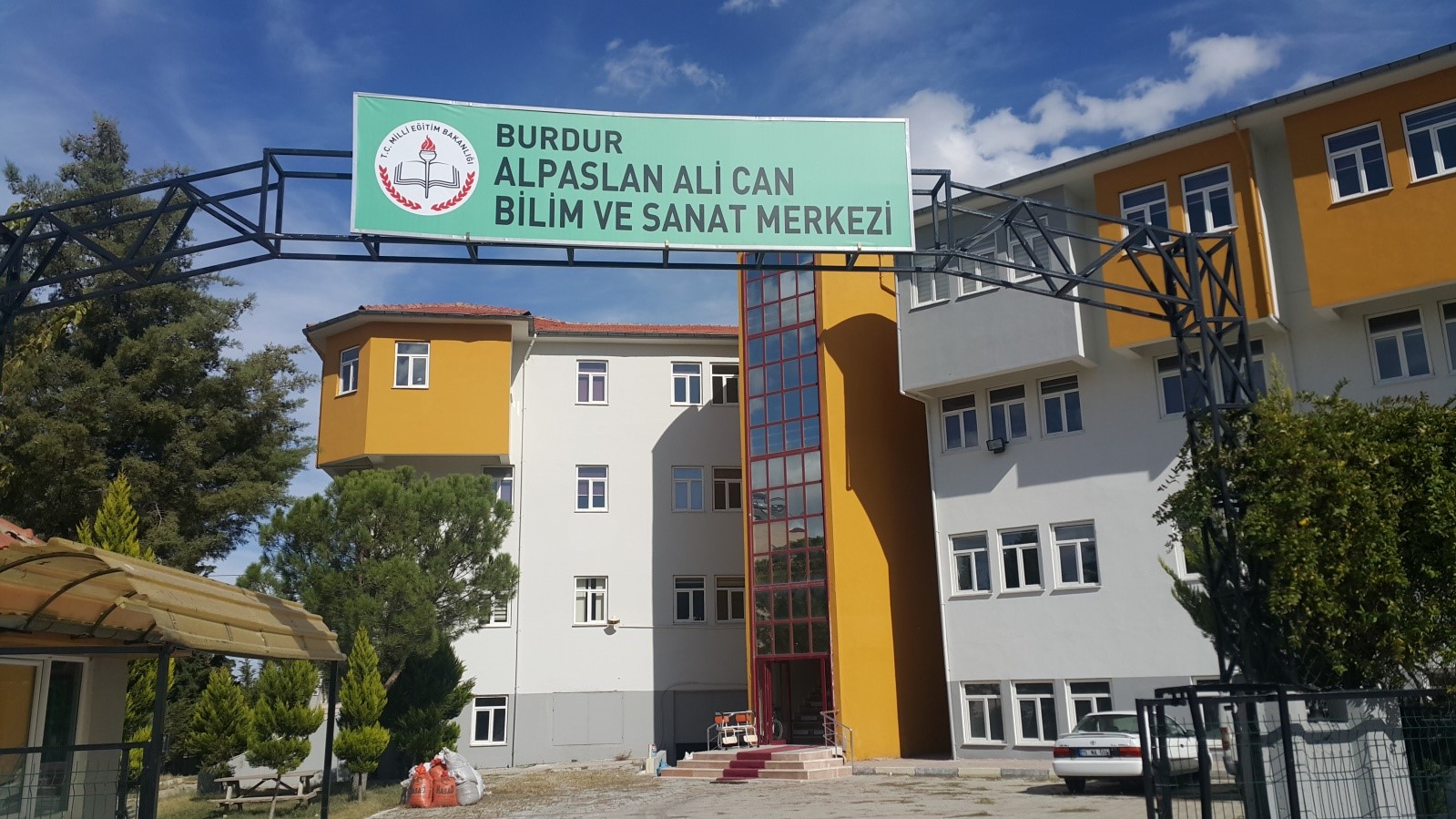 Burdur'un gururu Alparslan Ali Can Bilim Sanat Merkezi, Uluslararası Bilim Temelleri Bilgi Yarışması (URFODU) matematik branşında 16 altın madalya kazandı