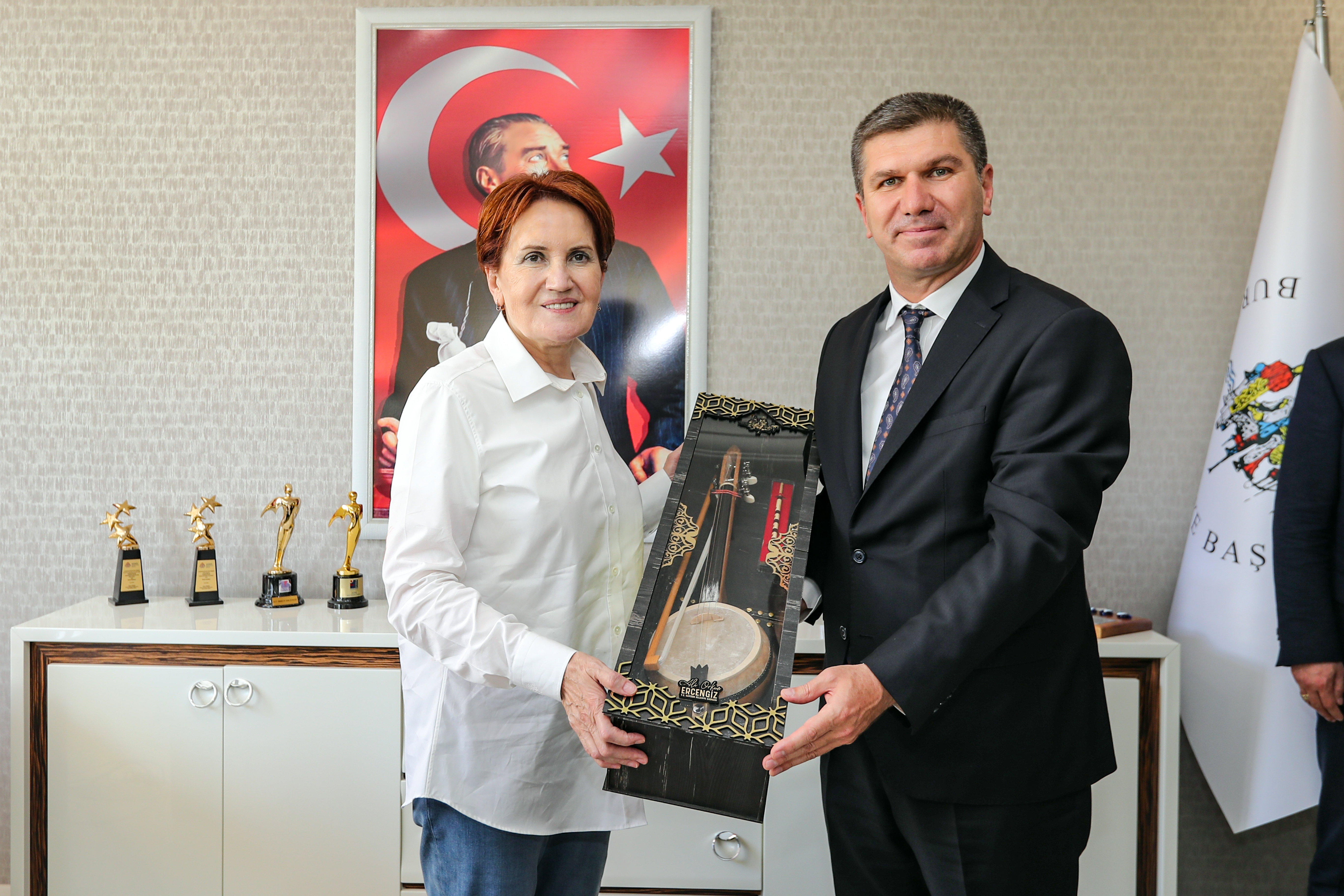 Meral Akşener ziyaret (2).jpg