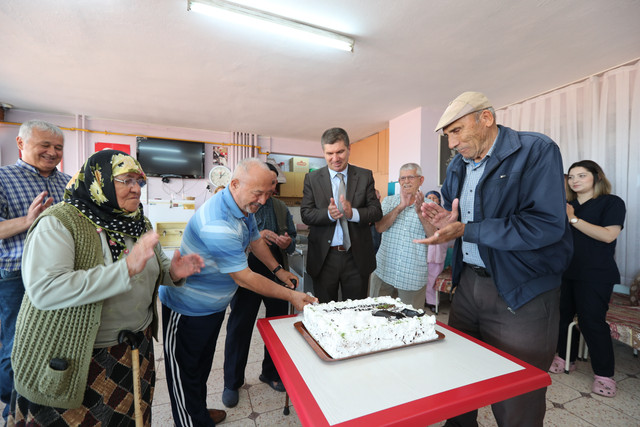 Başkan Ercengiz’den Babalar Günü öncesinde Huzurevi ziyareti 