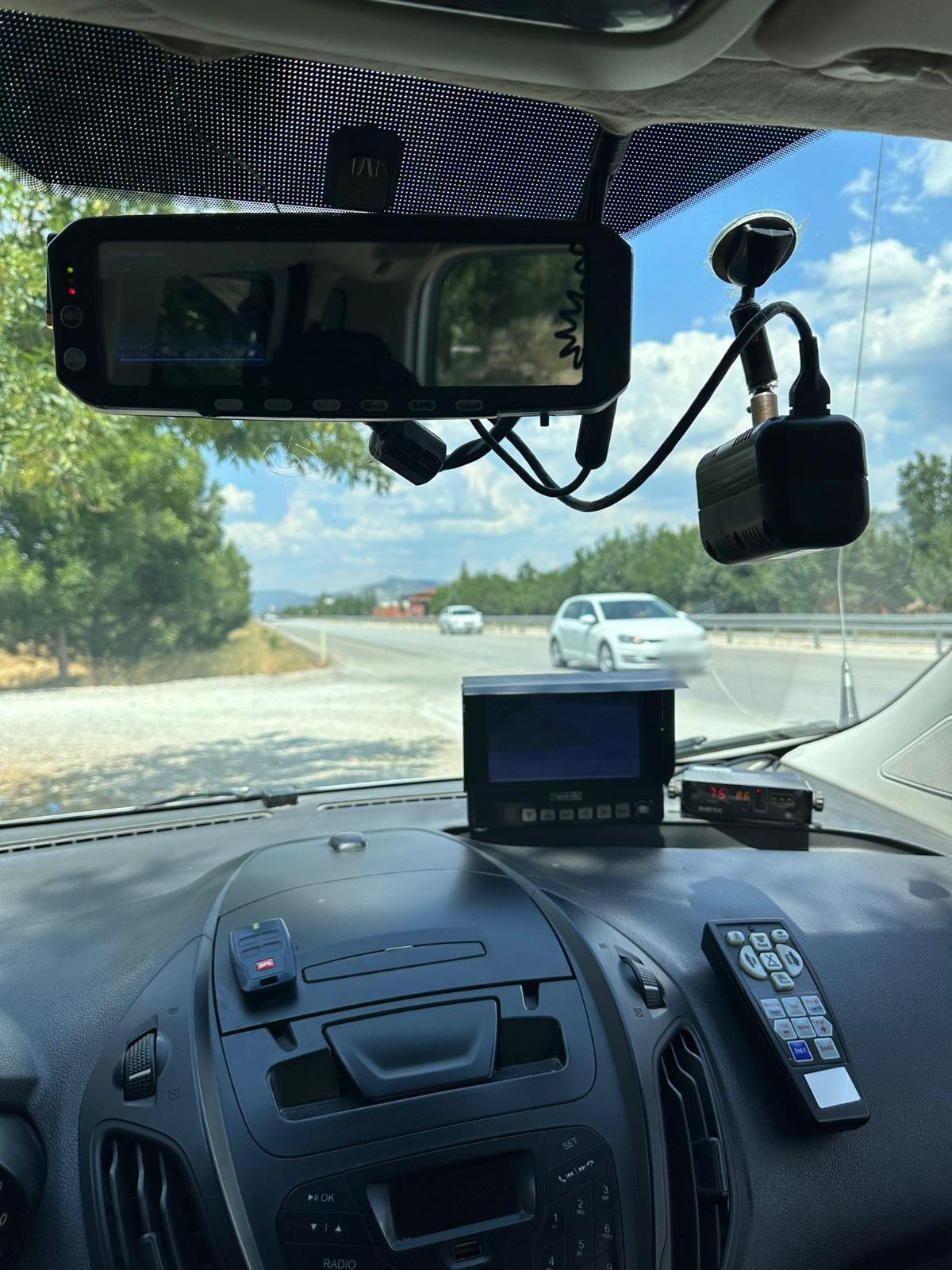 Burdur İl Emniyet Müdürlüğü ve Bölge Trafik ekipleri, vatandaşların huzuru ve trafik güvenliğini sağlamak amacıyla il genelinde kapsamlı denetimlerini sürdürüyor.